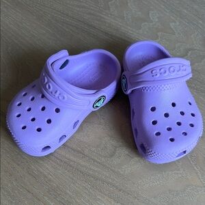 CROCS Unisex Child Classic Clog Sandals in Purple / Orchid - Toddler Size 4